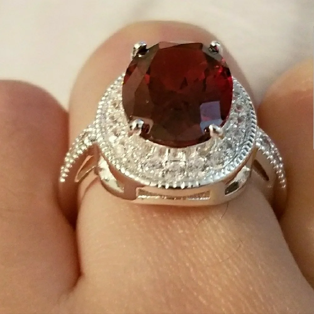 Copy Glamorous Red Oval Halo Ring